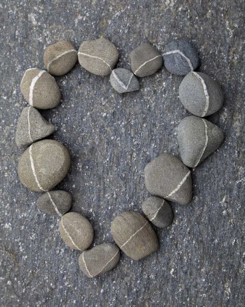 USA, Washington Rocks arranged in a heart shape